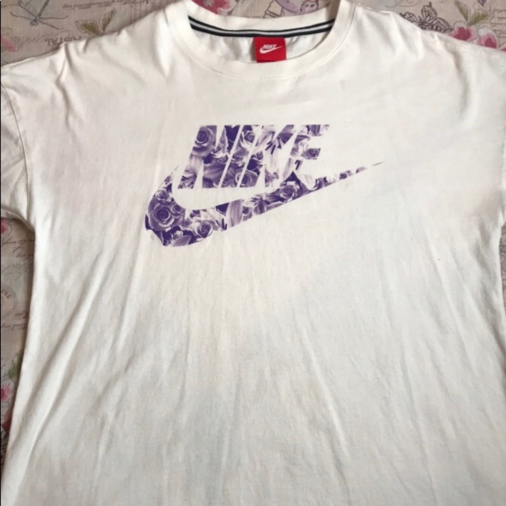 Nike T-shirt - Picture 2 of 4